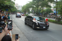 Hình ảnh đoàn xe chở Tổng thống Mỹ Joe Biden trên đường phố Hà Nội