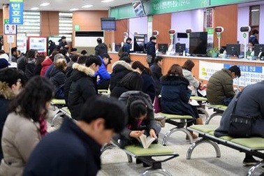 Hàn Quốc bắt nhóm người Việt làm giả giấy phép lái xe