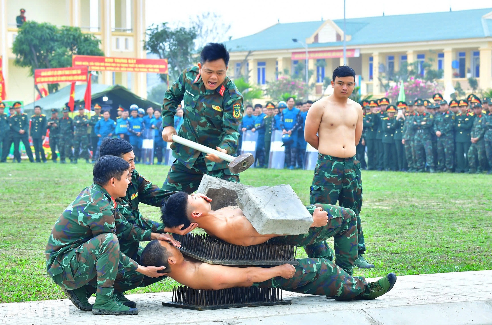 Mãn nhãn tuyệt kỹ khí công, thiết đầu công trong lễ ra quân huấn luyện - 9 Mãn nhãn tuyệt kỹ khí công, thiết đầu công trong lễ ra quân huấn luyện - 9