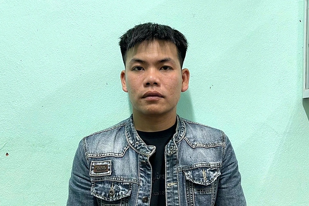Nam thanh niên mang dây chuyền vàng đi cầm cố rồi báo công an mình bị cướp - 1 Nam thanh niên mang dây chuyền vàng đi cầm cố rồi báo công an mình bị cướp - 1