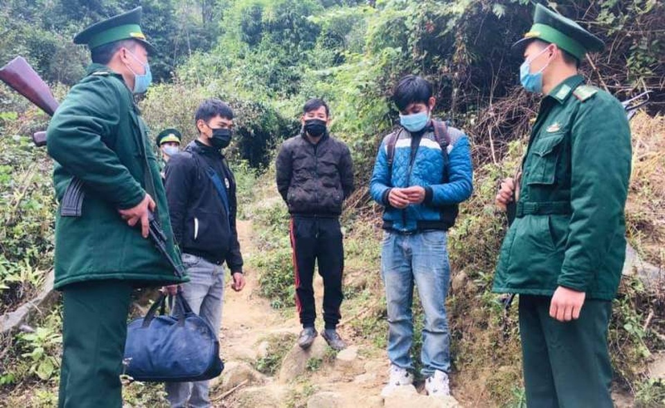 Nhập cảnh trái phép để trốn cách ly, bỏ chạy khi thấy bộ đội biên phòng - 1 Nhập cảnh trái phép để trốn cách ly, bỏ chạy khi thấy bộ đội biên phòng - 1