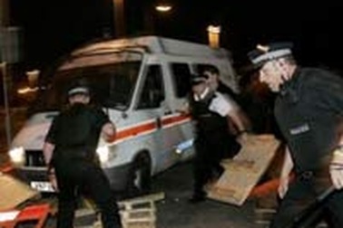 Gia đình Glazer suýt bị "ăn đòn" tại Old Trafford 