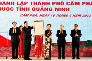 Quảng Ninh: Công bố Nghị quyết thành lập TP Cẩm Phả