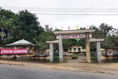 Khởi tố nam sinh đâm chết bạn ở kí túc xá