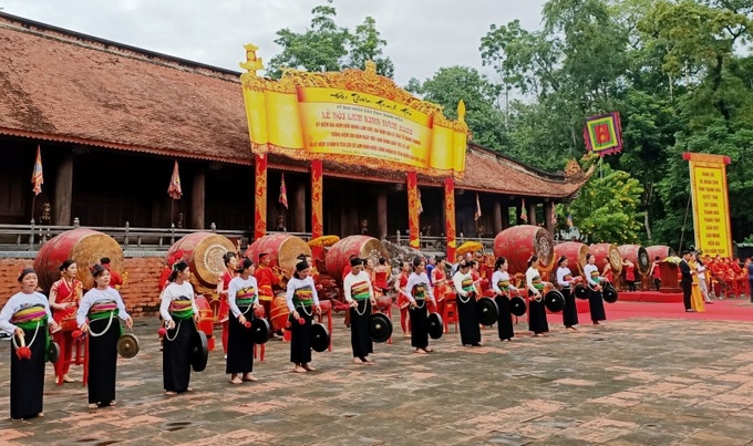  Biểu diễn nghệ thuật cồng chiêng tại Lễ hội Lam Kinh