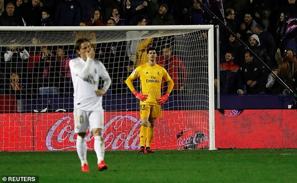 Thua sốc Levante, Real Madrid mất ngôi đầu bảng - 8 Thua sốc Levante, Real Madrid mất ngôi đầu bảng - 8