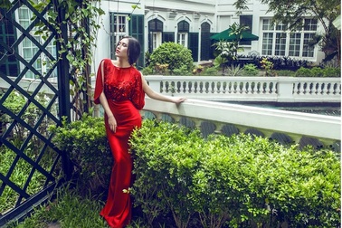 Vợ Minh Tiệp lộng lẫy với váy “nghìn đô”