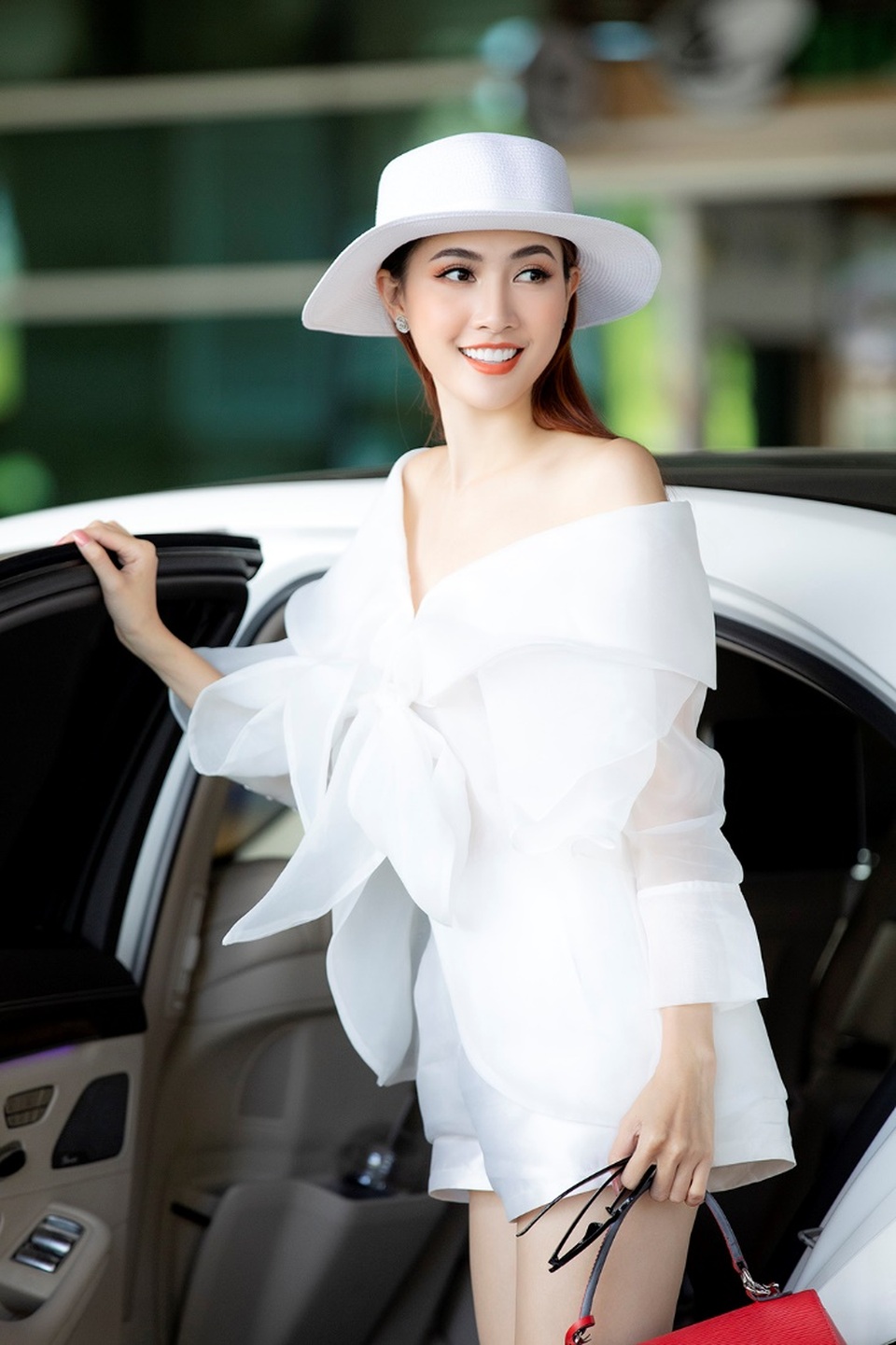 Soi nhan sắc hai người đẹp vào vai Thúy Kiều trên màn ảnh rộng - 13 Soi nhan sắc hai người đẹp vào vai Thúy Kiều trên màn ảnh rộng - 13