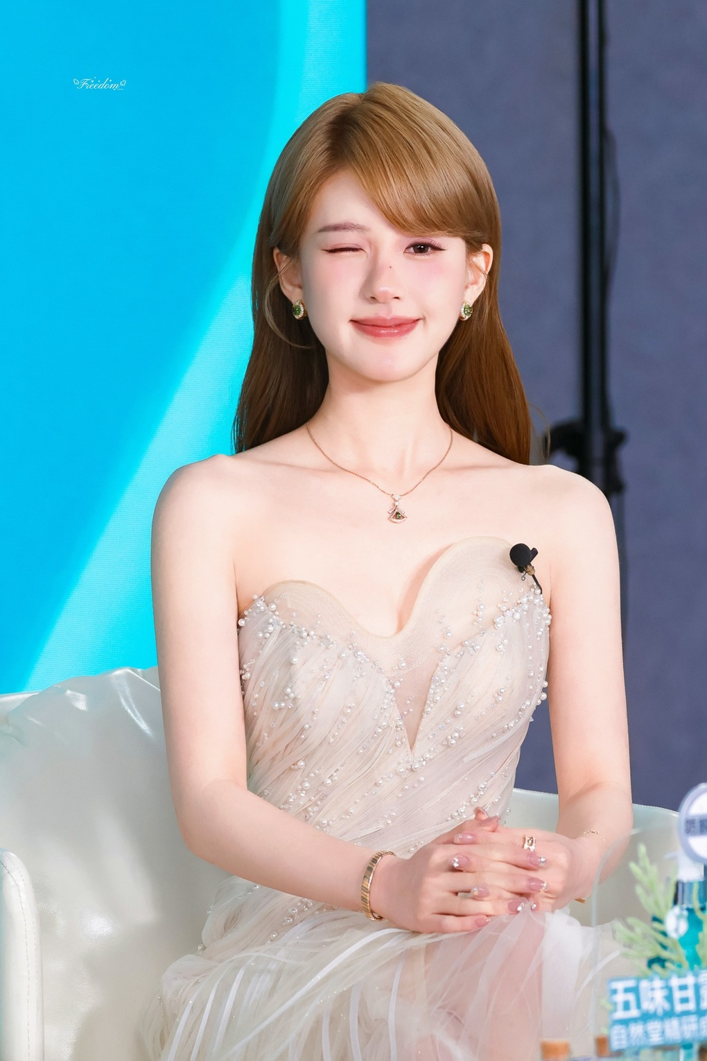 Triệu Lộ Tư kể bị giam cầm ở khách sạn, nguy cơ mất hàng nghìn tỷ đồng - 3 Triệu Lộ Tư kể bị giam cầm ở khách sạn, nguy cơ mất hàng nghìn tỷ đồng - 3