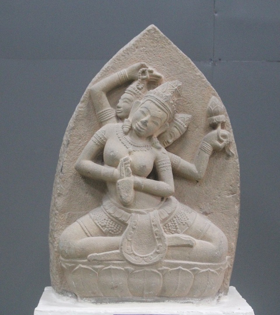 Phù điêu nữ thần Sarasvati được công nhận bảo vật quốc gia - 1 Phù điêu nữ thần Sarasvati được công nhận bảo vật quốc gia - 1
