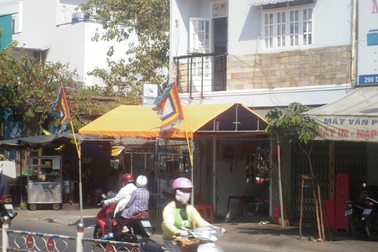 Một phụ nữ bị đâm chết sau khi cự cãi với 2 thanh niên lạ mặt