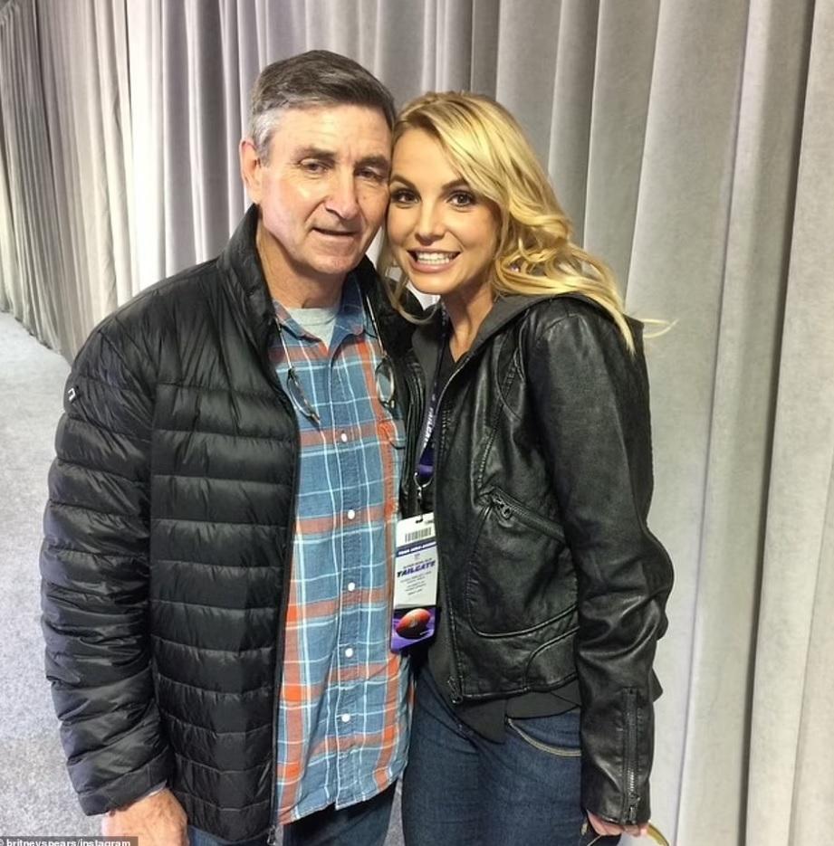 Britney Spears lần đầu được lái xe một mình sau nhiều năm - 3 Britney Spears lần đầu được lái xe một mình sau nhiều năm - 3