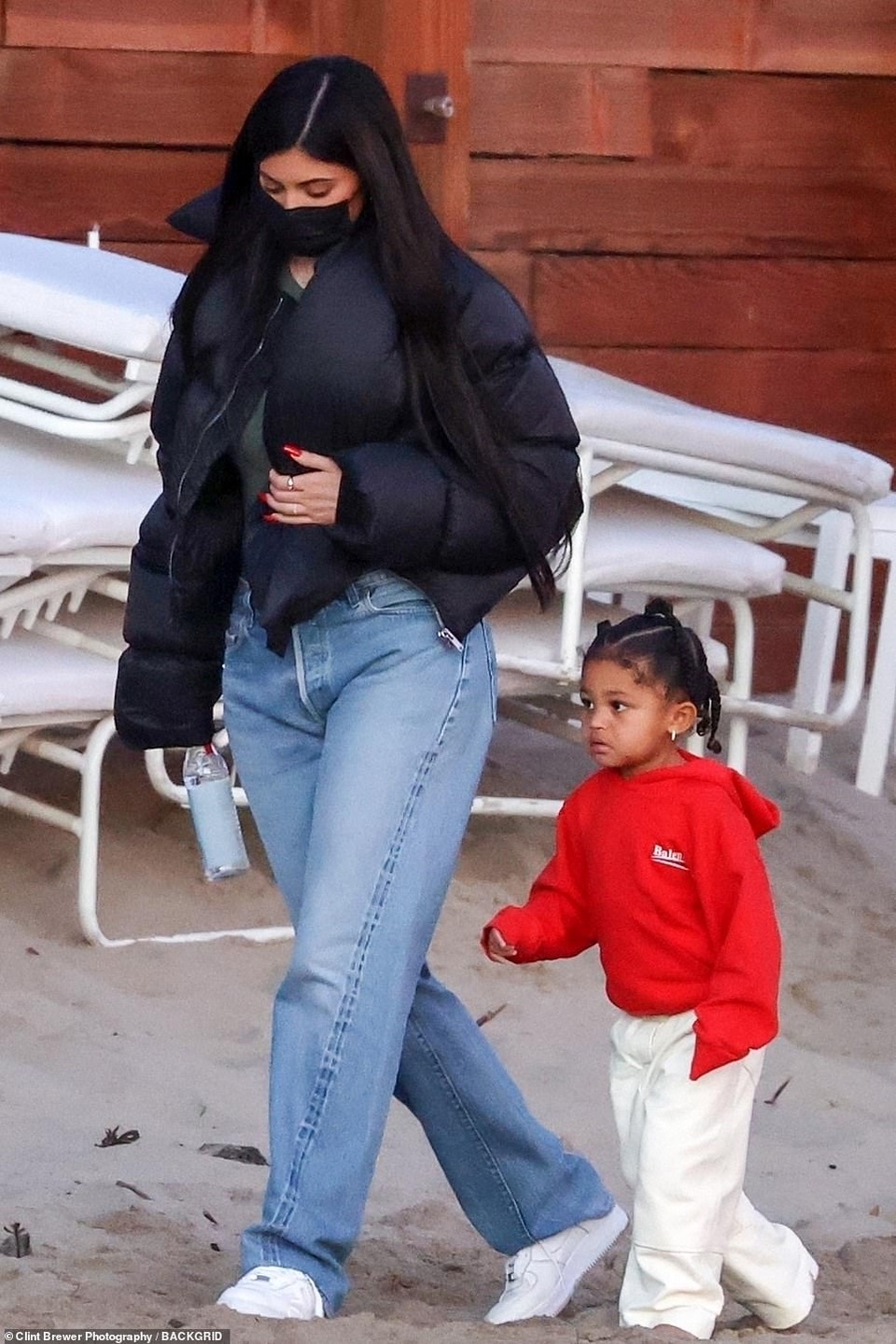 Kylie Jenner lại tái ngộ bồ cũ Travis Scott - 4 Kylie Jenner lại tái ngộ bồ cũ Travis Scott - 4