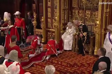 Nữ hoàng Anh phá lệ, không đội vương miện trong sự kiện quan trọng