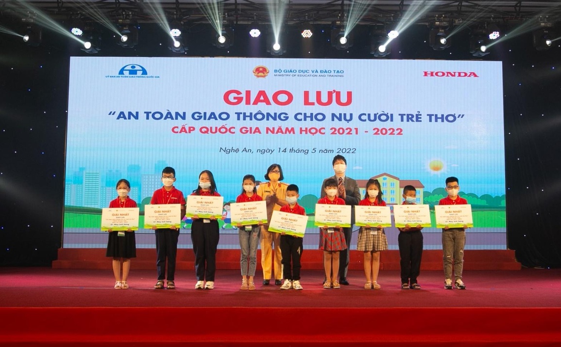 Lễ trao giải chương trình An toàn giao thông cho nụ cười trẻ thơ năm học 2021-2022 - 2 Lễ trao giải chương trình An toàn giao thông cho nụ cười trẻ thơ năm học 2021-2022 - 2