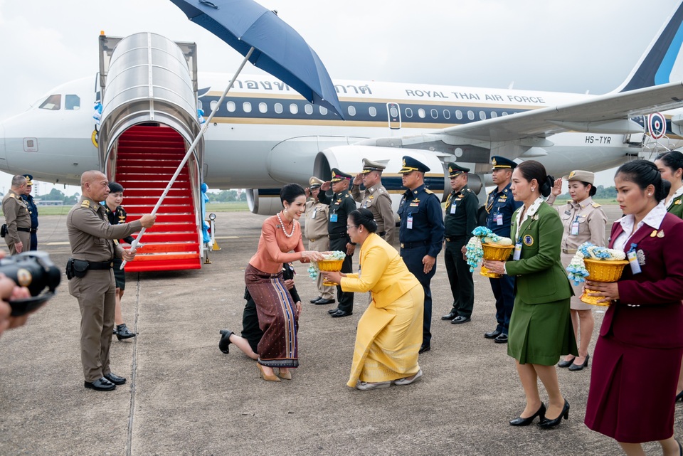 Hoàng quý phi Thái Lan tái xuất sau 1 năm bị phế truất - 1 Hoàng quý phi Thái Lan tái xuất sau 1 năm bị phế truất - 1
