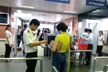 Liên tiếp phát hiện hành khách sử dụng giấy tờ giả đi máy bay