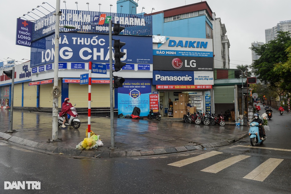 Đường 8 làn ở Hà Nội thông thoáng sau khi ngắt đèn đỏ, đóng ngã tư - 4 Đường 8 làn ở Hà Nội thông thoáng sau khi ngắt đèn đỏ, đóng ngã tư - 4