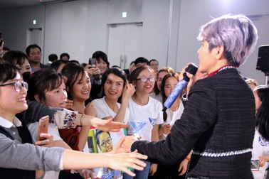 Vũ Cát Tường được khán giả Nhật cổ vũ cuồng nhiệt, nghệ sĩ Nhật cover ca khúc