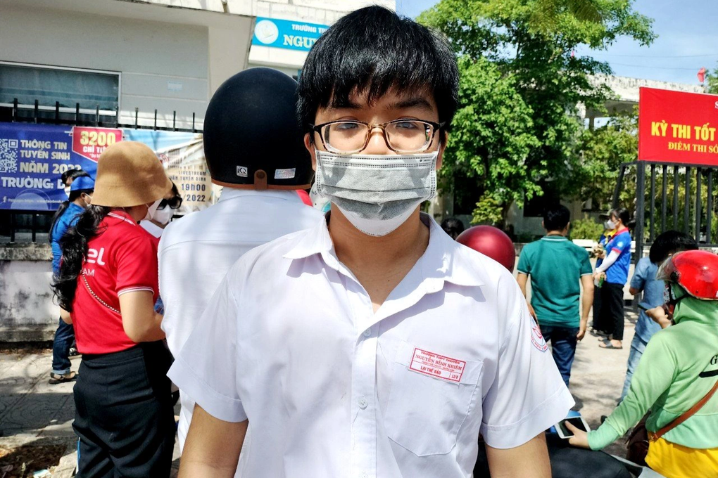 Thí sinh nói đề thi tốt nghiệp THPT tiếng Anh khá dễ - 6 Thí sinh nói đề thi tốt nghiệp THPT tiếng Anh khá dễ - 6