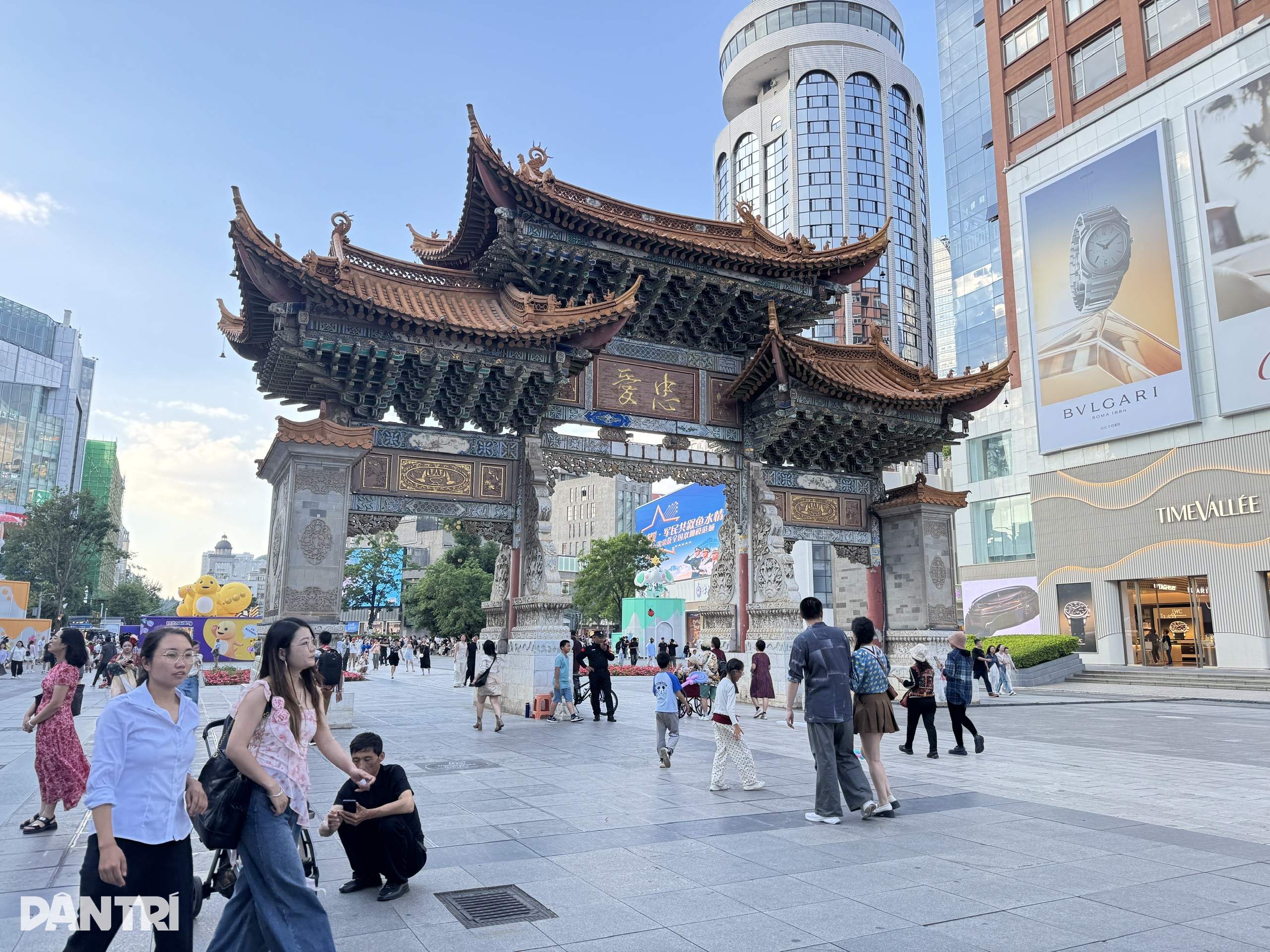 Tour Trung Quốc 3 triệu đồng, khách Việt chi tiền mua sắm gấp 3-4 lần - 3 Tour Trung Quốc 3 triệu đồng, khách Việt chi tiền mua sắm gấp 3-4 lần - 3