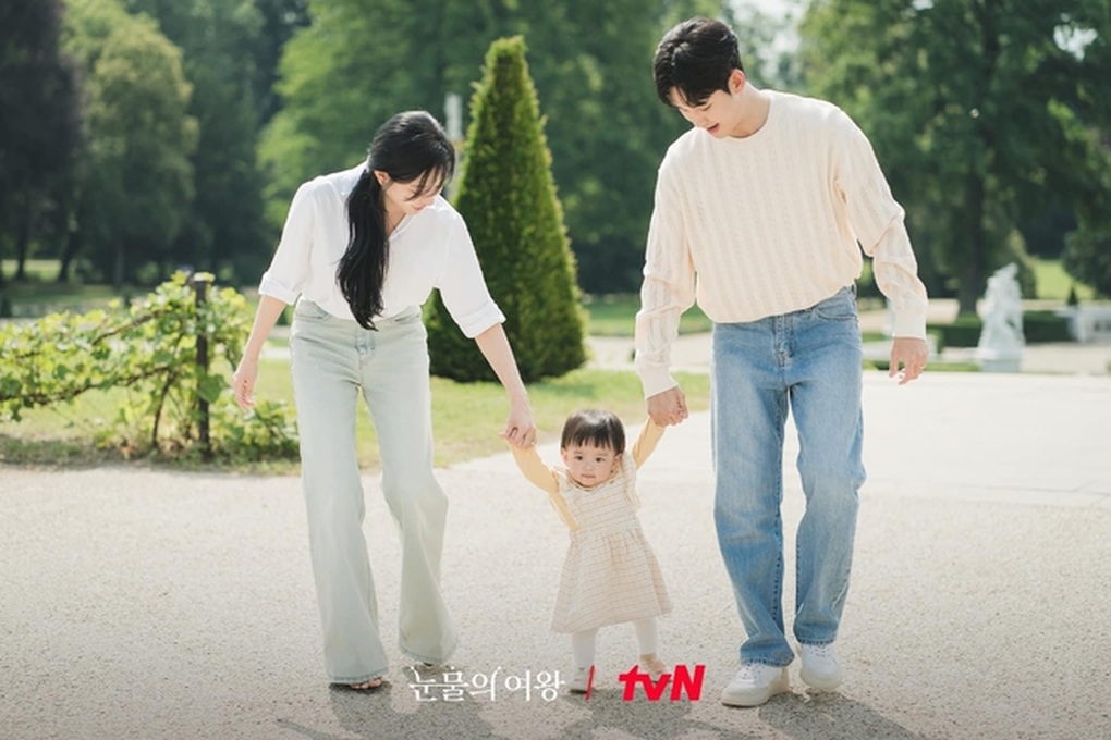 Nữ hoàng nước mắt kết thúc tranh cãi nhưng vẫn qua mặt Hạ cánh nơi anh - 2 Nữ hoàng nước mắt kết thúc tranh cãi nhưng vẫn qua mặt Hạ cánh nơi anh - 2