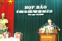 Kỷ luật “quân” vụ quần áo cứu trợ thành... giẻ lau