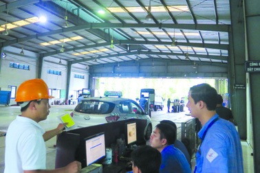 Bị chặn đăng kiểm, chủ xe kêu oan tìm cách trốn “phạt nguội”