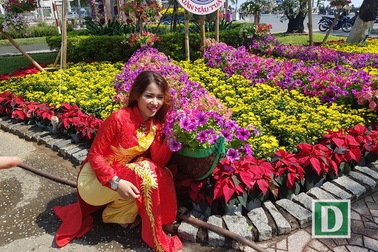 Người Nha Trang háo hức xuống phố dạo chơi ngày cận Tết