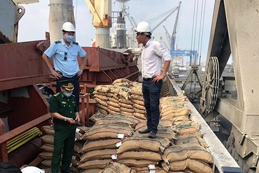 Cục Hải quan Thanh Hóa thu giữ hàng chục tấn gạo vận chuyển trái phép