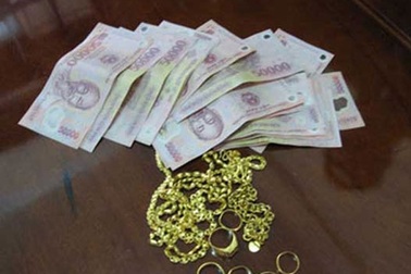 Dở khóc dở mếu chuyện nàng dâu phá két bố mẹ chồng