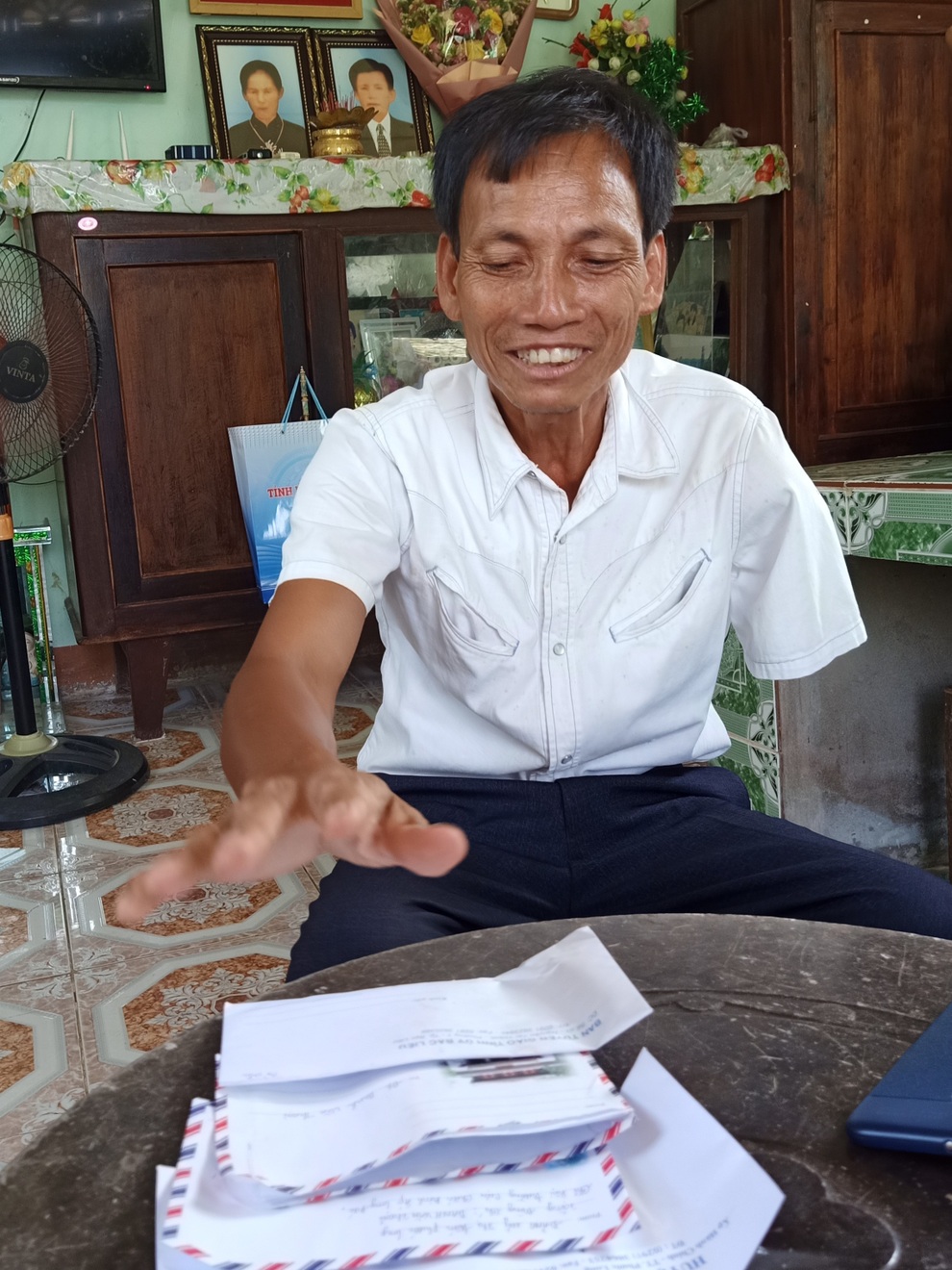 Chuyện về thương binh dành tiền vá đường, trồng hoa để làm đẹp xóm làng - 5 Chuyện về thương binh dành tiền vá đường, trồng hoa để làm đẹp xóm làng - 5