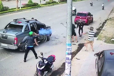 Vụ nổ súng trên đường: Vì cha vợ bị đánh?