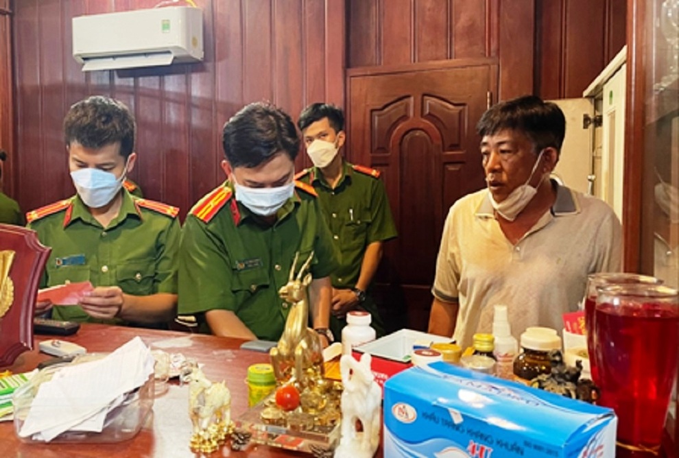 Bắt tạm giam nguyên Thượng tá công an về tội rửa tiền - 2 Bắt tạm giam nguyên Thượng tá công an về tội rửa tiền - 2
