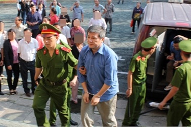 "Siêu lừa" gặp Trầm Bê hỏi vay tiền