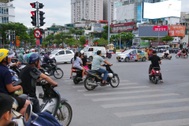 Vượt đèn đỏ ở Hà Nội: Mức phạt cao nhưng xe không chính chủ nên chẳng sợ?