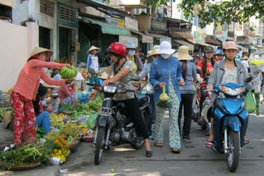 TP Cần Thơ vất vả dẹp chợ cóc, hàng rong