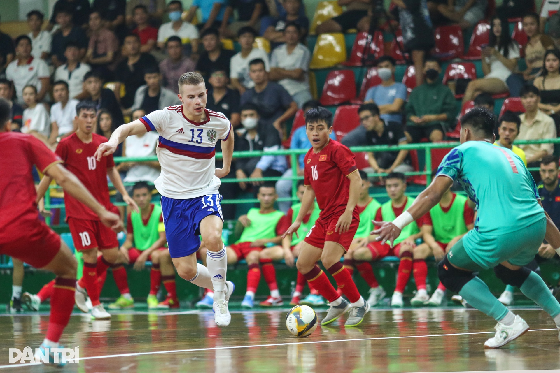Tuyển futsal Việt Nam lội ngược dòng gỡ hòa 3-3 trước Nga - 3 Tuyển futsal Việt Nam lội ngược dòng gỡ hòa 3-3 trước Nga - 3