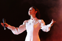 Sao Mai Thu Hằng hát tưởng nhớ, tri ân các anh hùng, liệt sĩ