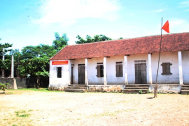 Phản đối sáp nhập trường, 59 học sinh lại thất học