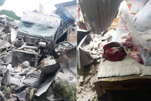 Xe container đâm sập 3 nhà dân, nhiều người may mắn thoát chết