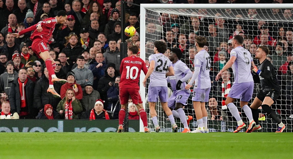 Ekitike lập cú đúp, Liverpool vượt lên trên Man Utd - 2 Ekitike lập cú đúp, Liverpool vượt lên trên Man Utd - 2