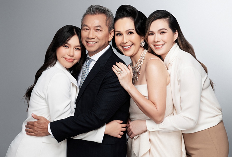 Trầm trồ tài sắc hai ái nữ học giỏi tại Mỹ của diễn viên Diễm My - 14 Trầm trồ tài sắc hai ái nữ học giỏi tại Mỹ của diễn viên Diễm My - 14