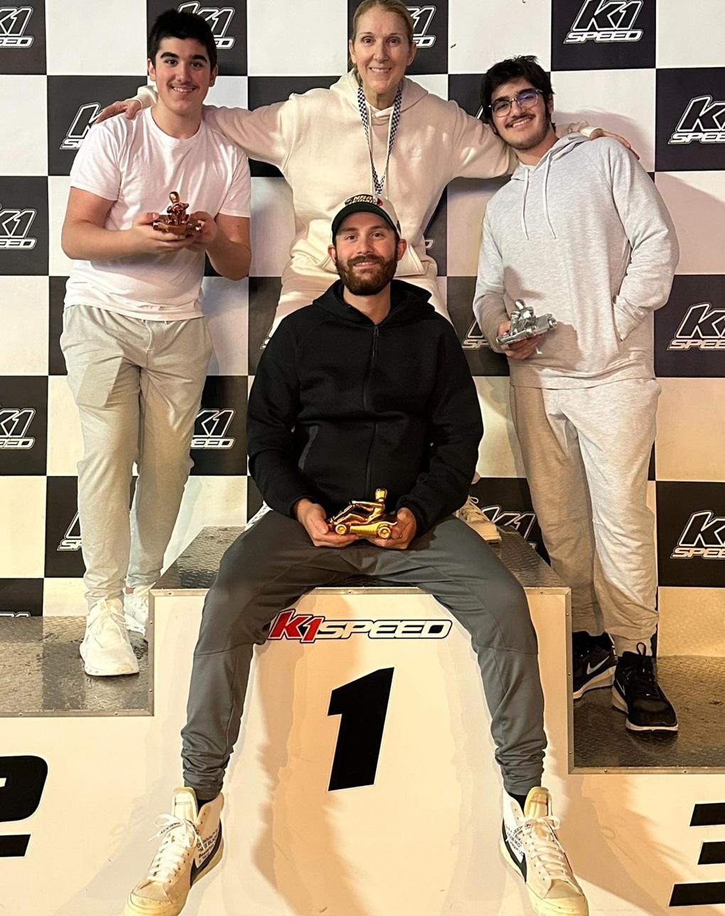 Mắc bệnh nan y, Celine Dion xuất hiện bên 3 con trai và nói điều bất ngờ - 1 Mắc bệnh nan y, Celine Dion xuất hiện bên 3 con trai và nói điều bất ngờ - 1