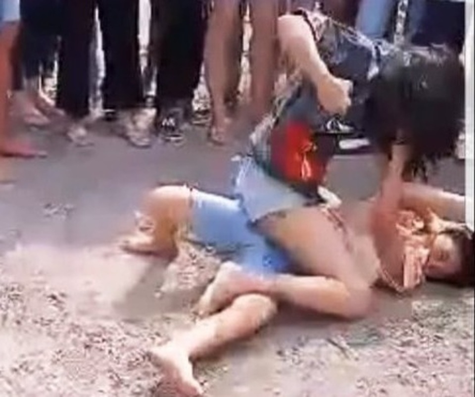 Vụ hai nữ sinh đánh nhau: Một nữ sinh bỏ nhà đi nhiều ngày chưa về - 1 Vụ hai nữ sinh đánh nhau: Một nữ sinh bỏ nhà đi nhiều ngày chưa về - 1