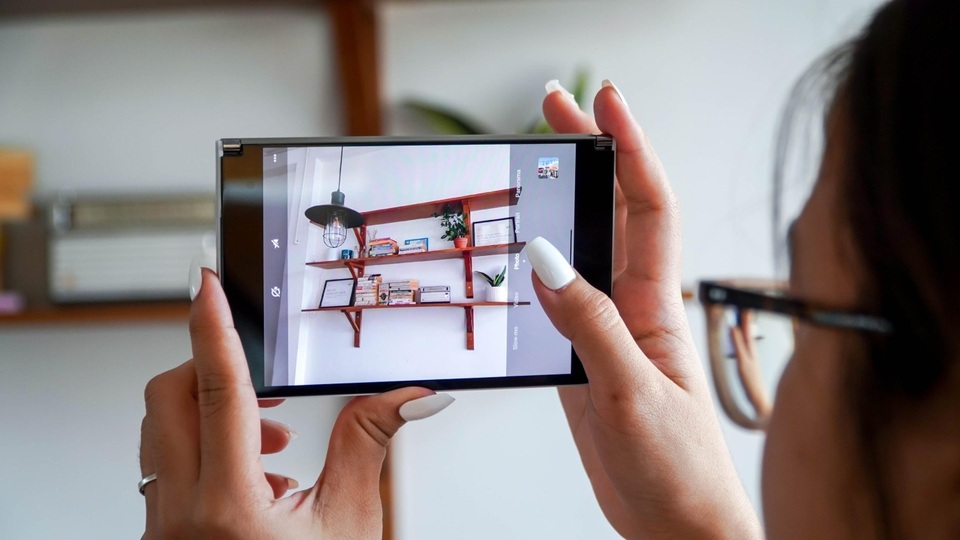 Smartphone hai màn hình của Microsoft về Việt Nam, giá từ 42 triệu đồng - 6