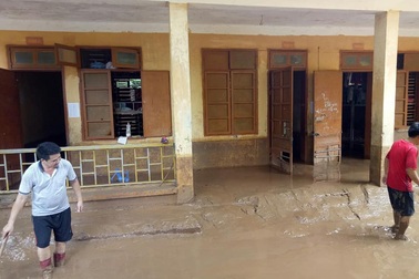 “Chúng tôi khai giảng lấy ngày, sau đó vẫn phải nghỉ học để khắc phục hậu quả lũ lụt”