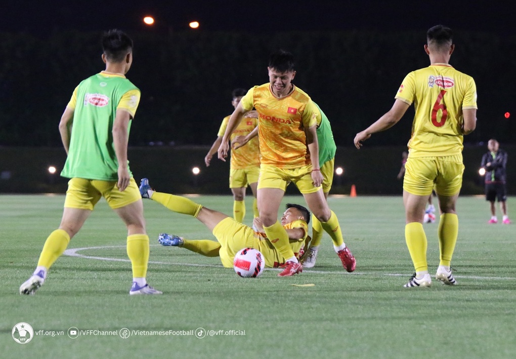 HLV Troussier yêu cầu U23 Việt Nam phải chơi nhiệt huyết và mạnh mẽ hơn - 7 HLV Troussier yêu cầu U23 Việt Nam phải chơi nhiệt huyết và mạnh mẽ hơn - 7