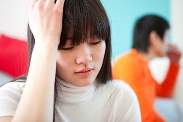 Đòi quà 20/10, vợ bị chồng mắng: Lấy nhau rồi cứ phải diễn mệt lắm!