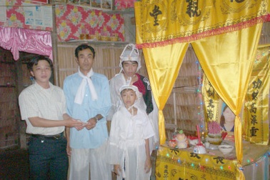 Quà nhân ái đến với hai con chị Ngô Minh Trang